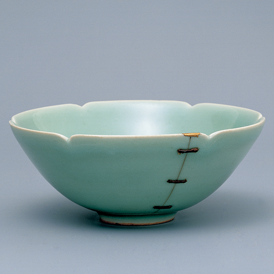 青磁輪花茶碗　鎹（馬蝗絆　ばこうはん）