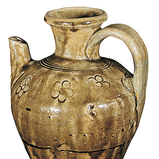 瀬戸　鉄･灰釉梅花印花文手付水注（瀬戸市広の田窯出土）